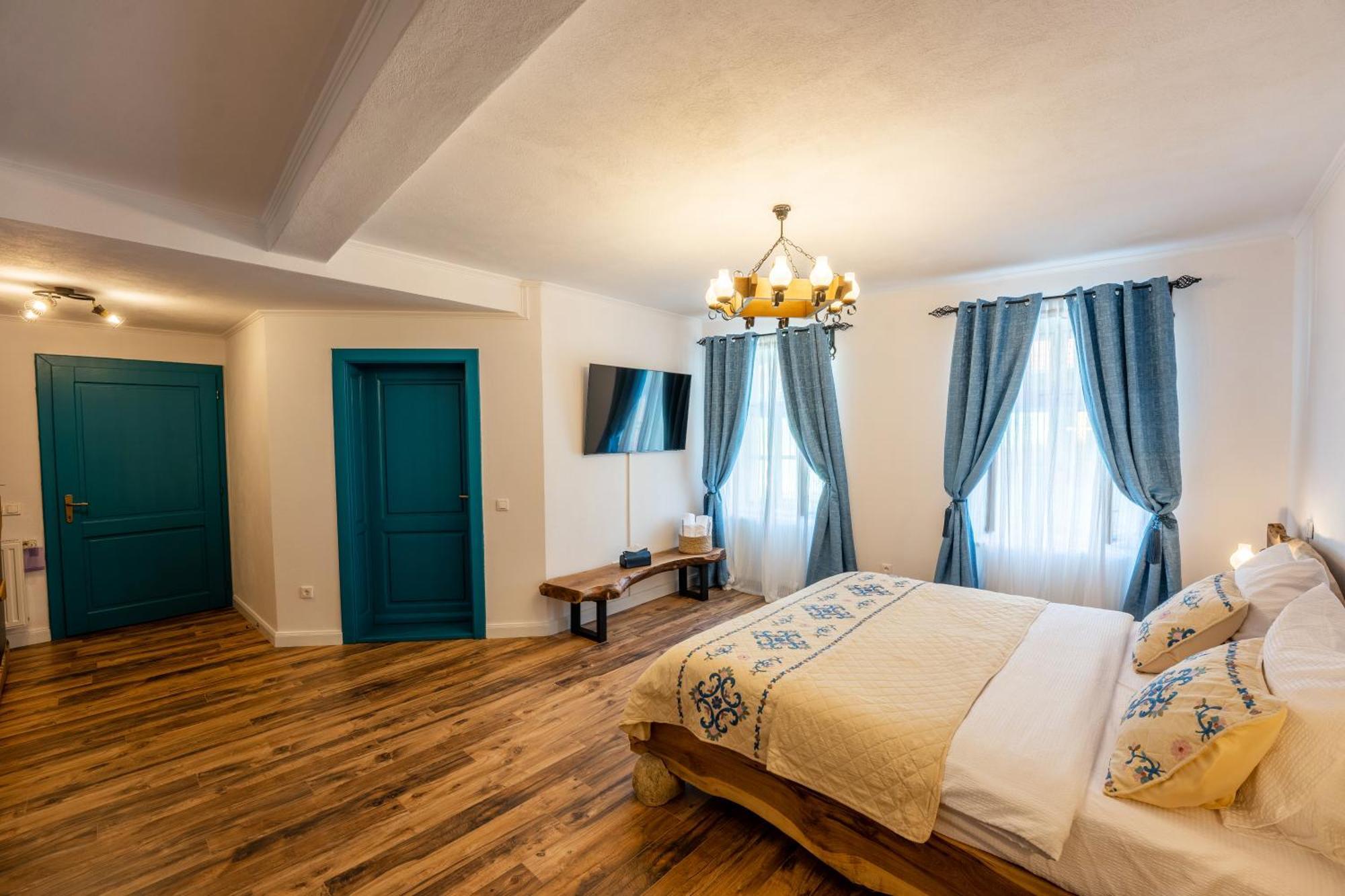 Blue House Citadel Elite Sighisoara Apartment ภายนอก รูปภาพ