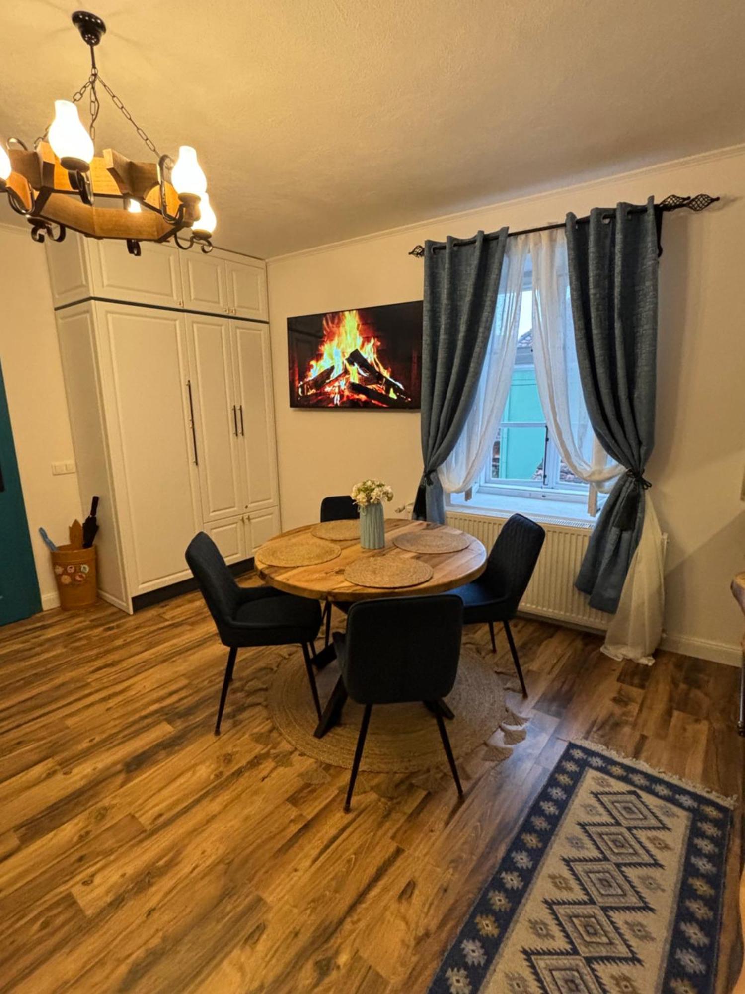 Blue House Citadel Elite Sighisoara Apartment ภายนอก รูปภาพ
